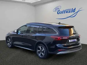 Ford Focus Turnier Active X LED Navi Winterpaket RFK PDC Bild 4