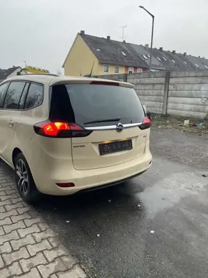 Opel Zafira Tourer Bild 2