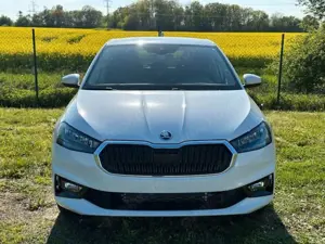 Skoda Fabia 1.0l TSI 70kW LED KLIMA PDC SHZ Kamera