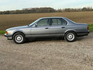 BMW 750 E32
