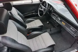 Oldtimer Porsche 911 T 2.0 Coupé, restauriert, matching numbers Bild 2