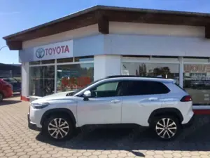 Toyota Corolla Cross Team D 2,0 Hybrid + Premiumpaket Bild 2