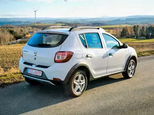 Dacia Sandero TCe 90 S/S Stepway Freisprecheinr. Bild 4