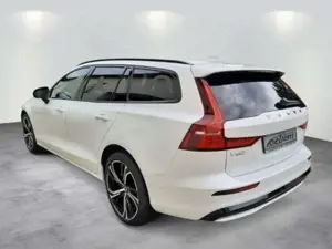 Volvo V60 B4 Plus Dark Pano 360 Standhzg Fahrerassis Bild 5