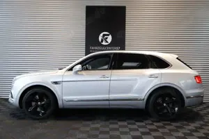 Bentley Bentayga 6.0 W12 4WD/SOFTCLOSE/PANO/LED/MASSAGE Bild 3