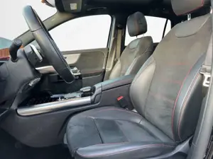 Mercedes-Benz GLA 250 4M AMG PANO KAMERA SOUND LED NAVI SITZHZ