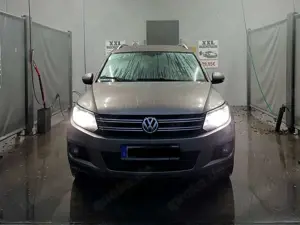 Volkswagen Tiguan Tiguan 2.0 TDI 4Motion BlueMotion Techn. DSG Sport Bild 2