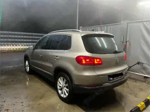 Volkswagen Tiguan Tiguan 2.0 TDI 4Motion BlueMotion Techn. DSG Sport Bild 5