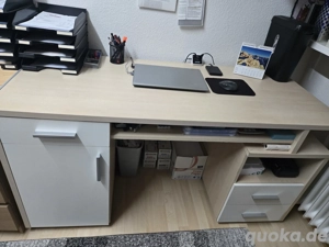 Schreibtisch 