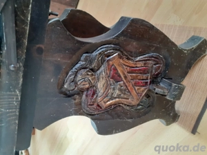 schöner Bauernstuhl mit Rückenstütze
