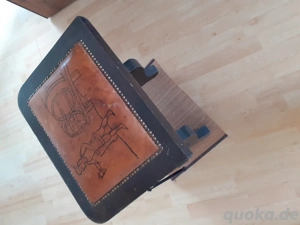 schöner Bauernstuhl mit Rückenstütze