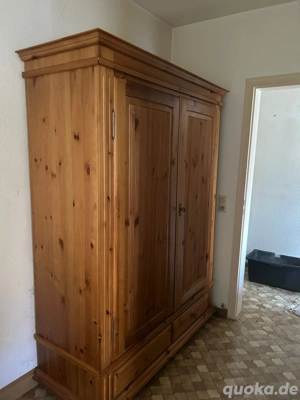 Zeitloser schöner Bauernschrank