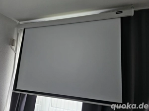 Heimkino-Set: Beamer, Leinwand & Zubehör