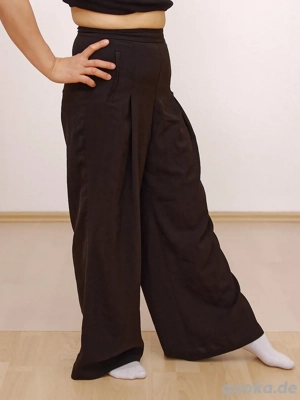 Hose, weit & schwarz, Größe M, von Giian by Zanb