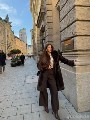 Genieße die Leidenschaft auf der Party in der heißen Quelle