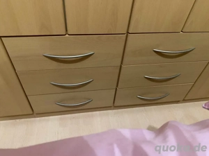 geräumiger kleiderschrank aus holz zu verkaufen 