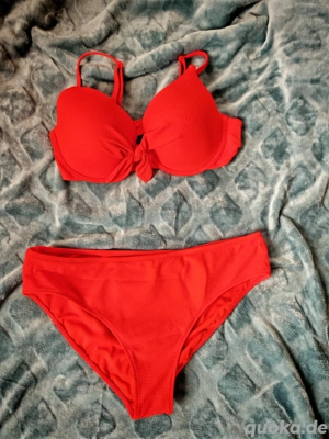 Roter Bikini Gr. 85B 