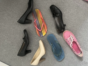 Pumps flip Flops getragen high heels getragen