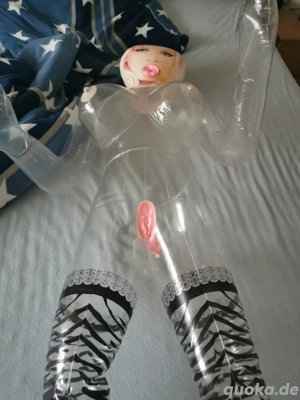 wer will die durchsichtige gumipuppe ordentlich knallen ?