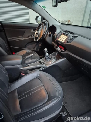 sehr schöner kia mit voll Ausstattung