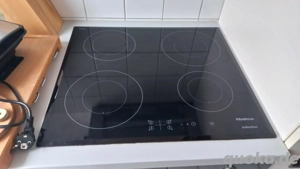 Induktionskochfeld und Backofen