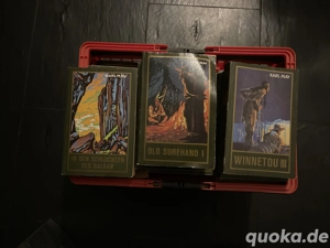 Verschränke Karl Mai Bücher 