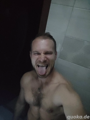 Frauen, wer will meine Zunge zwischen meinen Beinen?