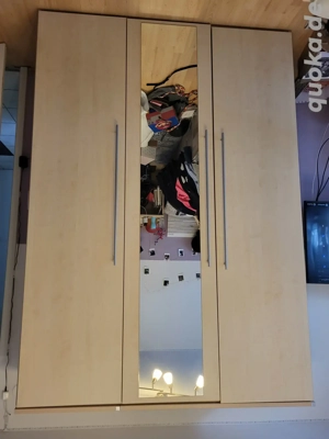 Kleiderschrank zu verschenken 