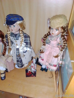 verkaufe schöne Porzellan Puppen abholen nicht schiken wiell geld auf meiner Hand 