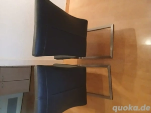 zwei Schwingstühle Küche