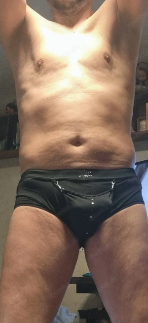 Schöner Großer sucht Frauen gerne Mollig  in Nylons oder Leggings oder Strumpfhosen. Wo bist du 