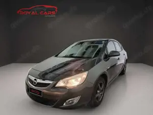 Opel Astra J Lim. Edition KLIMA*PDC*SHZ*TEMPOMAT*AHK!