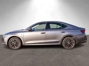 Skoda Octavia Limousine Tour 2.0 TDI DSG LED Navi RFK Bild 3