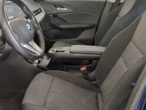 BMW iX1 xDrive30 Navi/LED/RFK/PDCvo+hi/Sport-Lr Bild 3