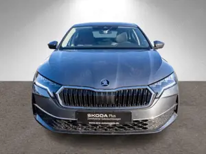 Skoda Octavia Limousine Tour 2.0 TDI DSG LED Navi RFK Bild 4