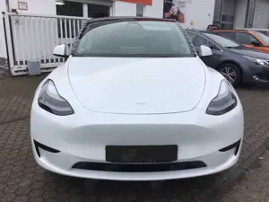 Tesla Model Y Long Range RWD Bild 2