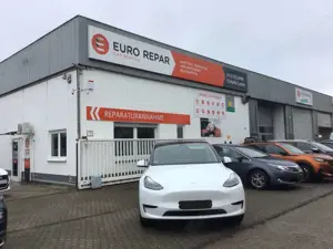 Tesla Model Y Long Range RWD Bild 1