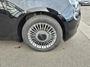 Fiat 500e Hatchback ICON 23,8 kw Bild 3