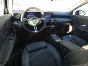Mercedes-Benz A 180 d DCT LED Navi Teilleder SHZ Kamera 18" Bild 3