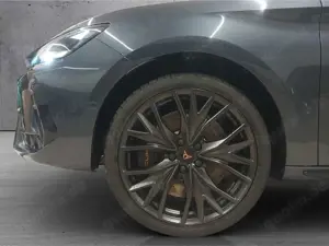 CUPRA Leon Sp. 2.0 TSI DSG 4Drive Black Edition ab EUR 990,- Bild 4