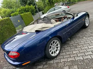 Jaguar XK8 Jaguar XJ — Rechtslenker mit deutscher Zulassung