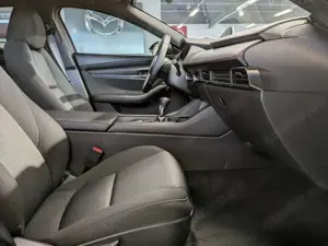 Mazda 3 HOMURA e-Skyactiv-G 140PS 6MT HUD Navi LED Blendfr Bild 5