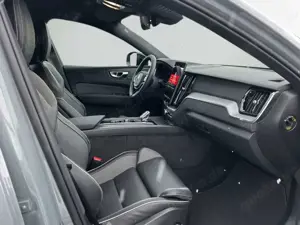 Volvo XC60 B5 Benzin AWD Plus Black Edition 21'' 360 Kamera A Bild 3
