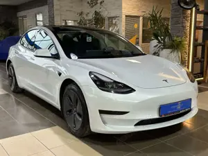 Tesla Model 3 Autopilot*LED*Wärmepumpe*Leder*Pano*ACC