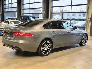 Jaguar XF 3.0 V6 KOMPRESSOR PRESTIGE LEDER XENON PANO Bild 5