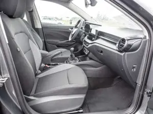 Skoda Fabia 1.0 Essence KLIMA PDC SITZHEIZUNG LED Bild 2