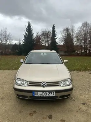 Volkswagen Golf 1.6 Automatik Allwetterreifen Tüv Noch Läuft Gut