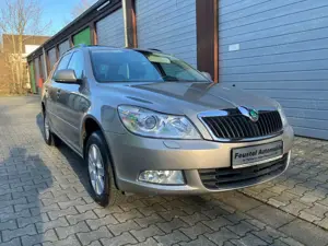 Skoda Octavia Family 4X4 * 1.HAND*SCHECKHEFT*XENON*SHD*AHK*PDC*