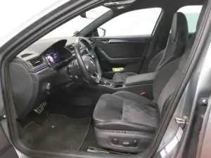 Skoda Superb Combi Sportline iV Aut. Navi SHZ AHK ACC Bild 5