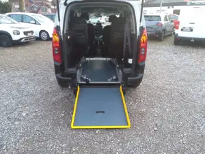 Citroen Berlingo Live M PT110 *Rollstuhlumbau Taxi Rampe